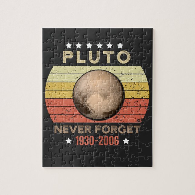 Puzzle Pluto nunca olvida 1930-2006 (Vertical)