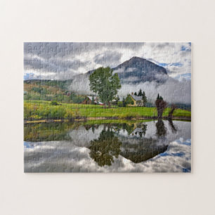 Puzzle Poca casa en niebla en el lago