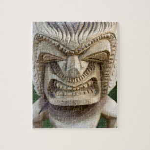 Puzzle Polinesia, Reino de Tonga. Primer plano de tiki