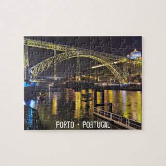 Puzzle Porto - Portugal. Escena nocturna cerca del río Do