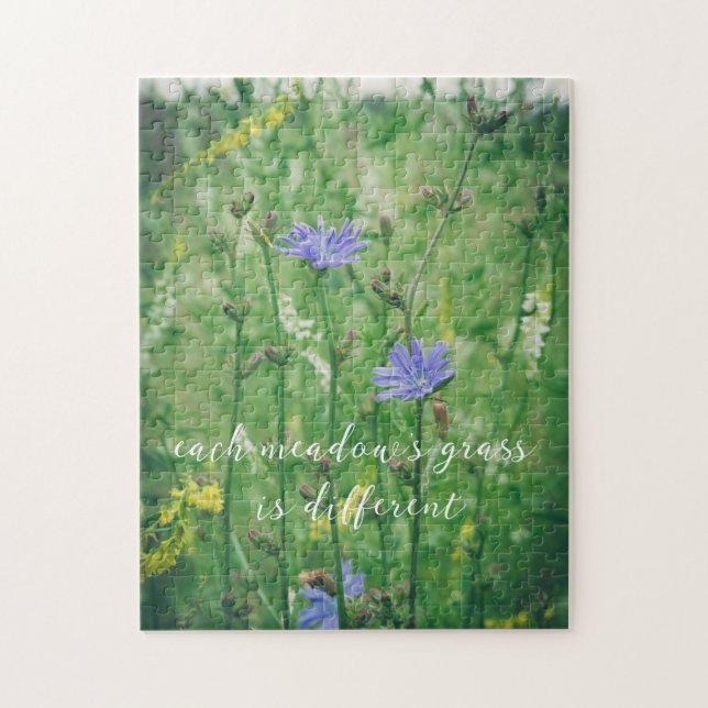 Puzzle Pradera verde de verano con flores azules (Vertical)