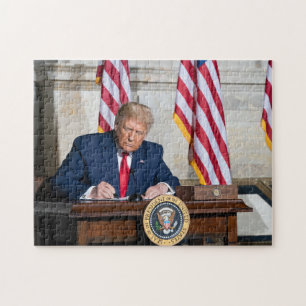 Puzzle Presidente Donald J. Trump en el escritorio