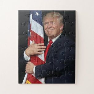 Puzzle Presidente Trump Abrazando la Bandera Americana