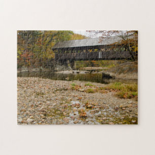 Puzzle Puente cubierto de Newry sobre el río en otoño