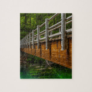 Puzzle Puente de madera en Clear Lake, Oregon, EE.UU.