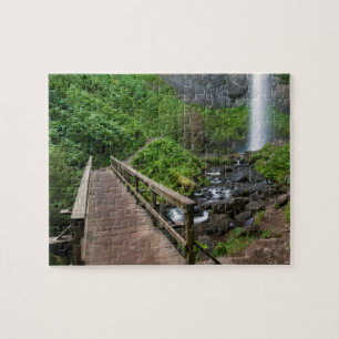 Puzzle Puente en Latourell Falls, Columbia River Gorge,