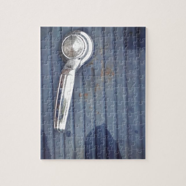 Puzzle Puerta azul vintage, manija plateada (Vertical)