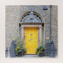 Puerta georgiana amarilla en Dublín