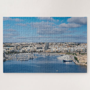 Puzzle Puerto de Sliema con edificios modernos y barcos