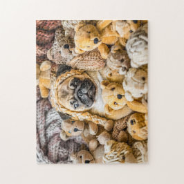 Puzzle Pug Rodeado por Plush Teddy Bears
