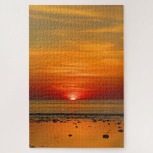 Puzzle reflejo de la playa al atardecer