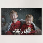 Puzzle Regalo fotográfico de la familia Cheer de vacacion<br><div class="desc">¡Añade tu propia foto de la familia a este rompecabezas de la fiesta! Personalizar con el año (o nombres u otra elección de texto) para el regalo perfecto para la abuela este año! Los puzzles hacen la actividad invernal perfecta y son aún más divertidos al juntar las caras que amas...</div>