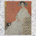 Puzzle Retrato de Fritza Riedler por Gustav Klimt<br><div class="desc">Retrato de Fritza Riedler (1906) por Gustav Klimt es un retrato de arte fino de la época victoriana. El Fritza Riedler está instalado en un sillón decorado con motivos dorados y plateados. Los cuadrados de oro y plata se repiten a través de la pared de fondo. Sobre el artista: Gustav...</div>