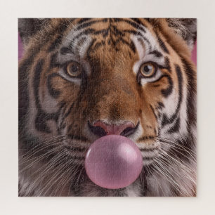 Puzzle Retrato de tigre de Bengala soplando chicle rosa