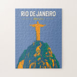 Puzzle Río de Janeiro Brasil Viaje a la intemperie<br><div class="desc">Diseño de viaje vectorial retro de Río de Janeiro. Christ The Redeemer es una estatua de Art Deco de Jesucristo en Río de Janeiro,  Brasil,  creada por el escultor francés Paul Landowski y construida por el ingeniero brasileño Heitor da Silva Costa.</div>