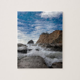 Puzzle Roca del Haystack en la costa los E.E.U.U. de