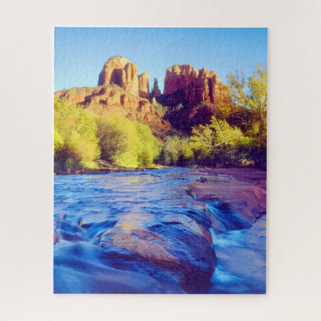 Puzzle Rock de la catedral en el arroyo de roble, Arizona (Vertical)