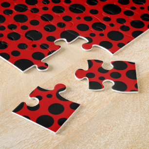 Puzzle Rojo oscuro con círculos negros