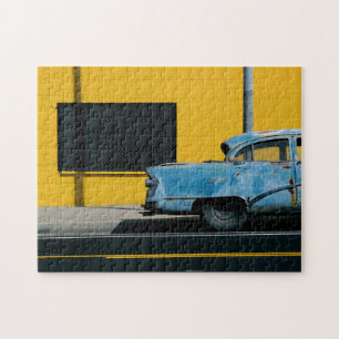 Puzzle Rusty Blue Car y la pared amarilla