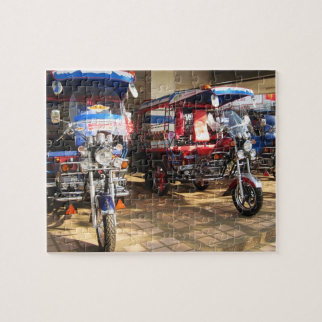 Puzzle Sala de exposición… Udon Thani, Isaan, Tailandia (Horizontal)
