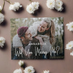 Puzzle ¿Se Casará Con Mi Foto?<br><div class="desc">Pídele que se case contigo con un personalizado con rompecabezas fotográficos. El diseño presenta una sola foto,  un guión de tipografía ''Will You Marry Me?' en letras de moda. Personaliza con un nombre.</div>