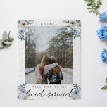 Puzzle ¿Serás mi Rosa Dusty Blue de la dama de honor?<br><div class="desc">Rompecabezas de la propuesta de la dama de honor con flores y azul turbio con foto personalizado.</div>