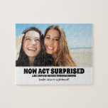 Puzzle Sorprenderse - Divertida foto de propuesta de dama<br><div class="desc">Dos amigas foto graciosa dama de honor o dama de honor proposición rompecabezas "AHORA ACTÚE SORPRENDIDO COMO SI NO HUBIERAS TENIDO IDEA DE QUE ESTO VENÍA. ¿Serás mi dama de honor?"</div>