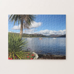 Puzzle Sunshine en Escocia. Bahía con palmeras y yates