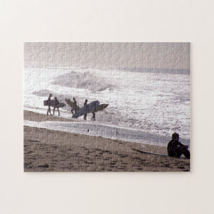 Puzzle Surfistas del Océano Pacífico: surfean olas y ro