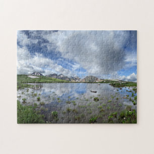 Puzzle Tarn por encima del cañón Elk Creek en la Div Cont