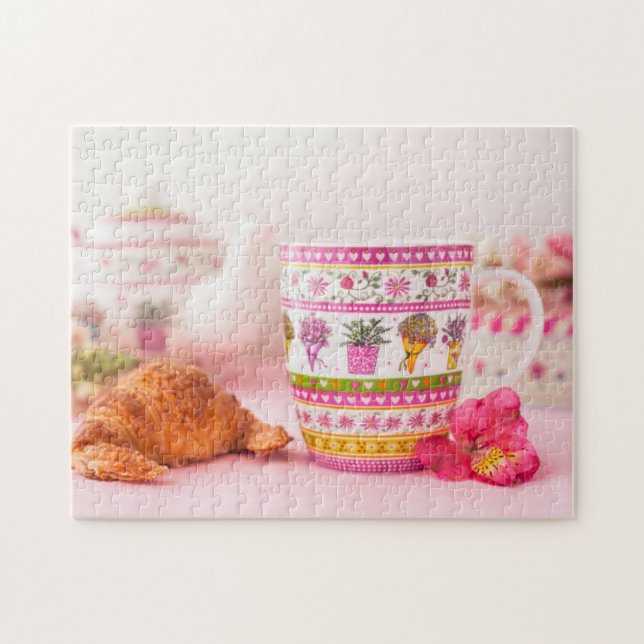Puzzle Taza con té, el Croissant y la flor (Horizontal)