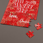Puzzle ¿Te casarás conmigo con una propuesta de matrimoni<br><div class="desc">Dejando de lado la pregunta: "¿Te casarás conmigo?" Sigan su corazón y hagan un lindo obsequio sorpresivo a su novia para saborear los recuerdos de sus inicios toda su vida! Texto de mensaje de personalizable completo sobre rojo vibrante con corazones San Valentín patrón y sus nombres. Puede reemplazar el texto...</div>