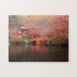Puzzle Templo japonés<br><div class="desc">Rompecabezas de un hermoso estanque y templo con follaje de otoño. Elija entre los diferentes tamaños disponibles.</div>