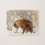 Puzzle Tigre con cachorro en la nieve<br><div class="desc">Un cachorro de tigre jugando con su madre en la nieve.</div>