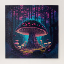 Toadstool gigante espeluznante en el bosque