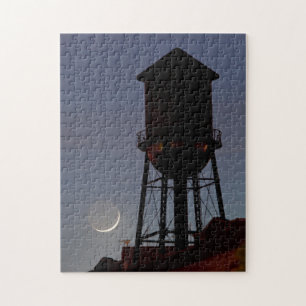 Puzzle Torre de agua en la azotea   Luna creciente Nueva 