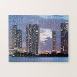 Puzzle Torres del condominio en la costa en Miami