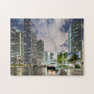 Puzzle Torres iluminadas en la costa del río de Miami