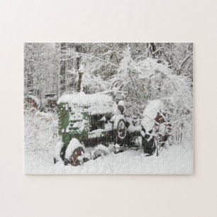 Puzzle Tractor cubierto de nieve estacionado cerca de Woo