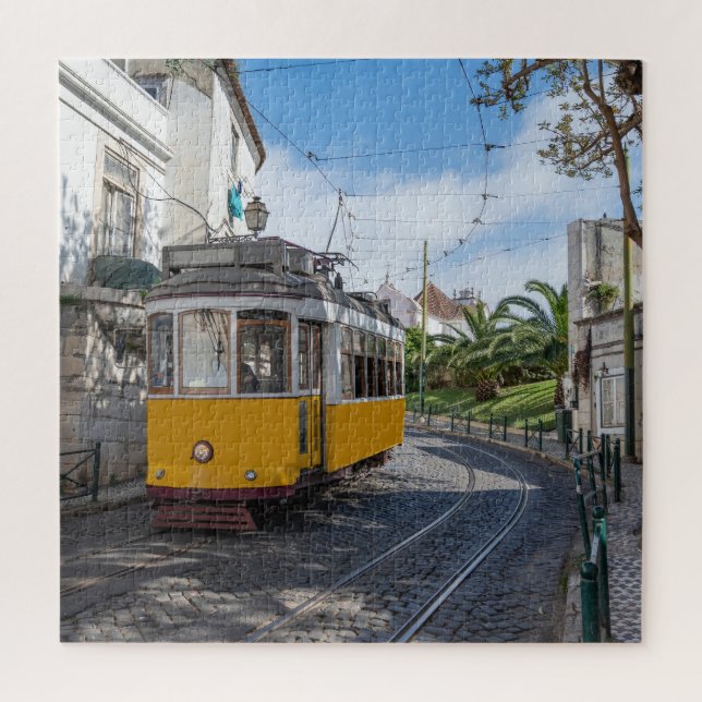 Puzzle Tranvía amarillo retro en la calle en Lisboa, Port (Vertical)