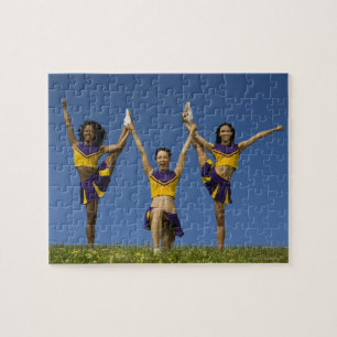 Puzzle Tres animadoras femeninas formando
