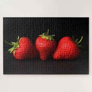 Puzzle Tres fresas en negro 20x30 1014pc jpcna