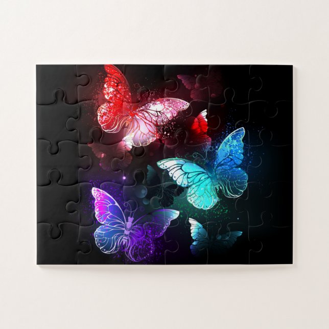Puzzle Tres mariposas brillantes en el fondo nocturno (Horizontal)