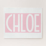 Puzzle Tu nombre | Texto blanco negrita sobre rosa claro<br><div class="desc">Llamativo y moderno.</div>