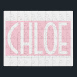 Puzzle Tu nombre | Texto blanco negrita sobre rosa claro<br><div class="desc">Llamativo y moderno.</div>