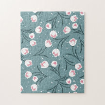 Tulipanes blancos elegantes sobre el patrón verde 