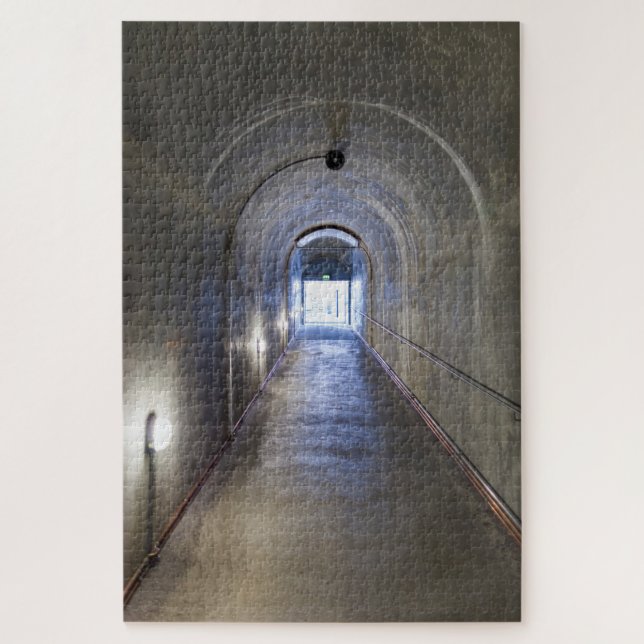 Puzzle Túnel de hormigón en un búnker nazi (Vertical)