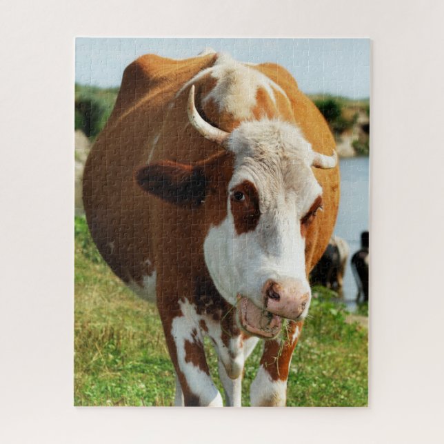 Puzzle Un animal gracioso de vaca canta (Vertical)