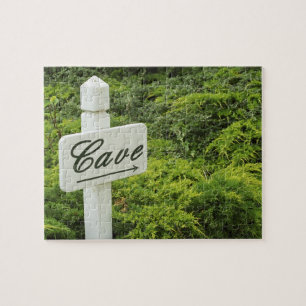 Puzzle Un cartel que señala a la bodega (cueva) en