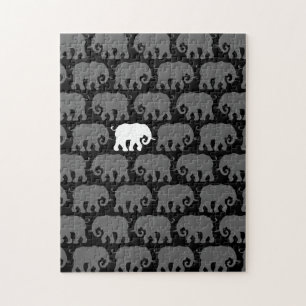 Puzzle Un elefante blanco en una manada